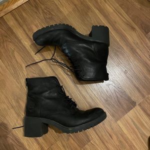 Timberland Chunky Ankle Boot (size 8, black)